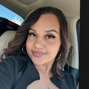 Meet your Posher, Desi